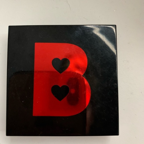 Eyeshadow - Picture 3 of 5